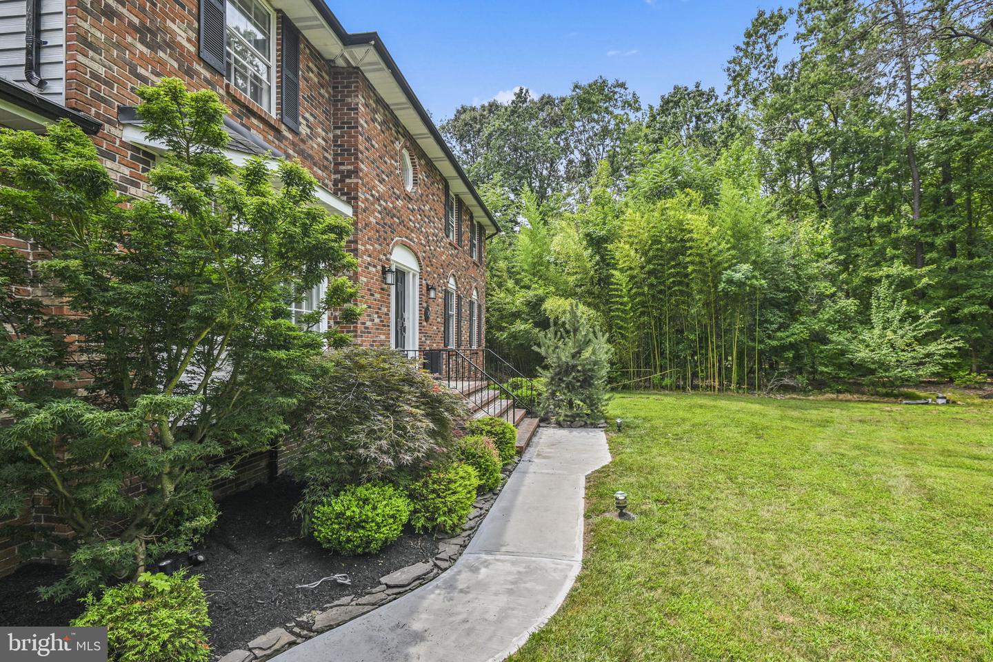 16 Pine Property Photo 6