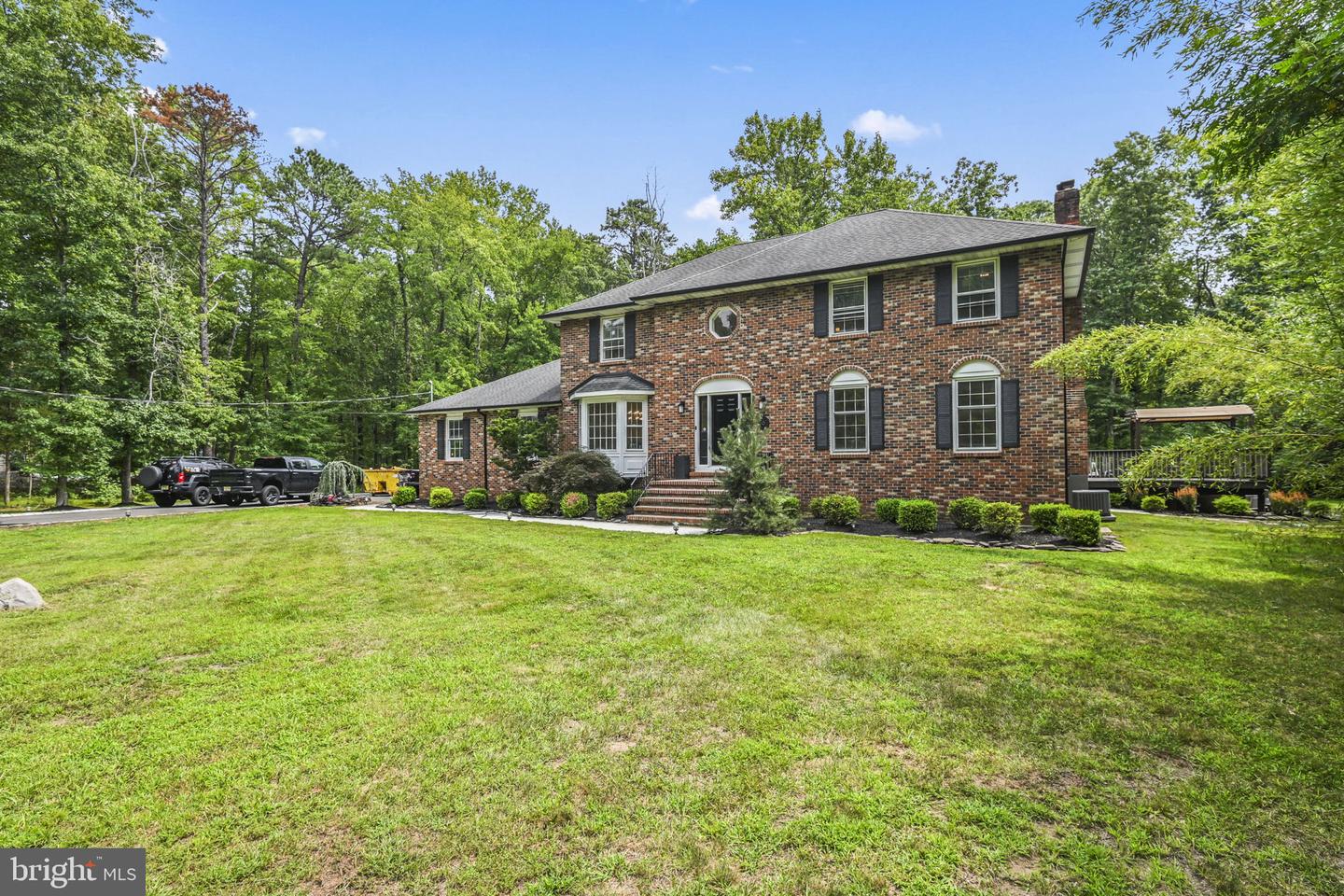 16 Pine Property Photo 7