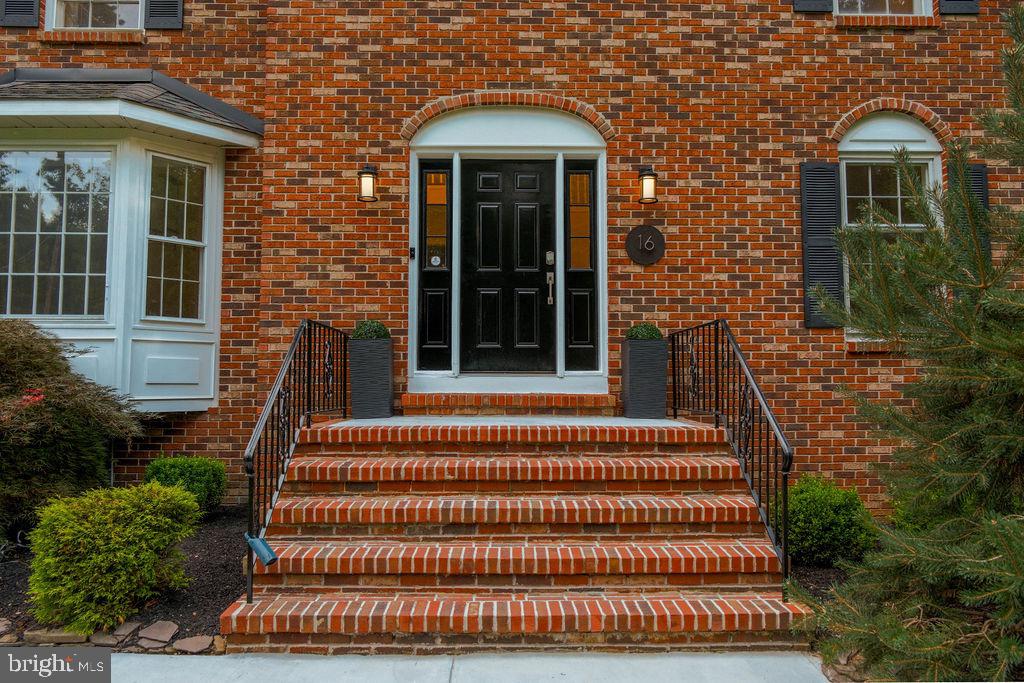 16 Pine Property Photo 10