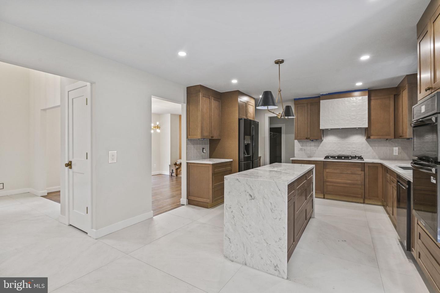 16 Pine Property Photo 15