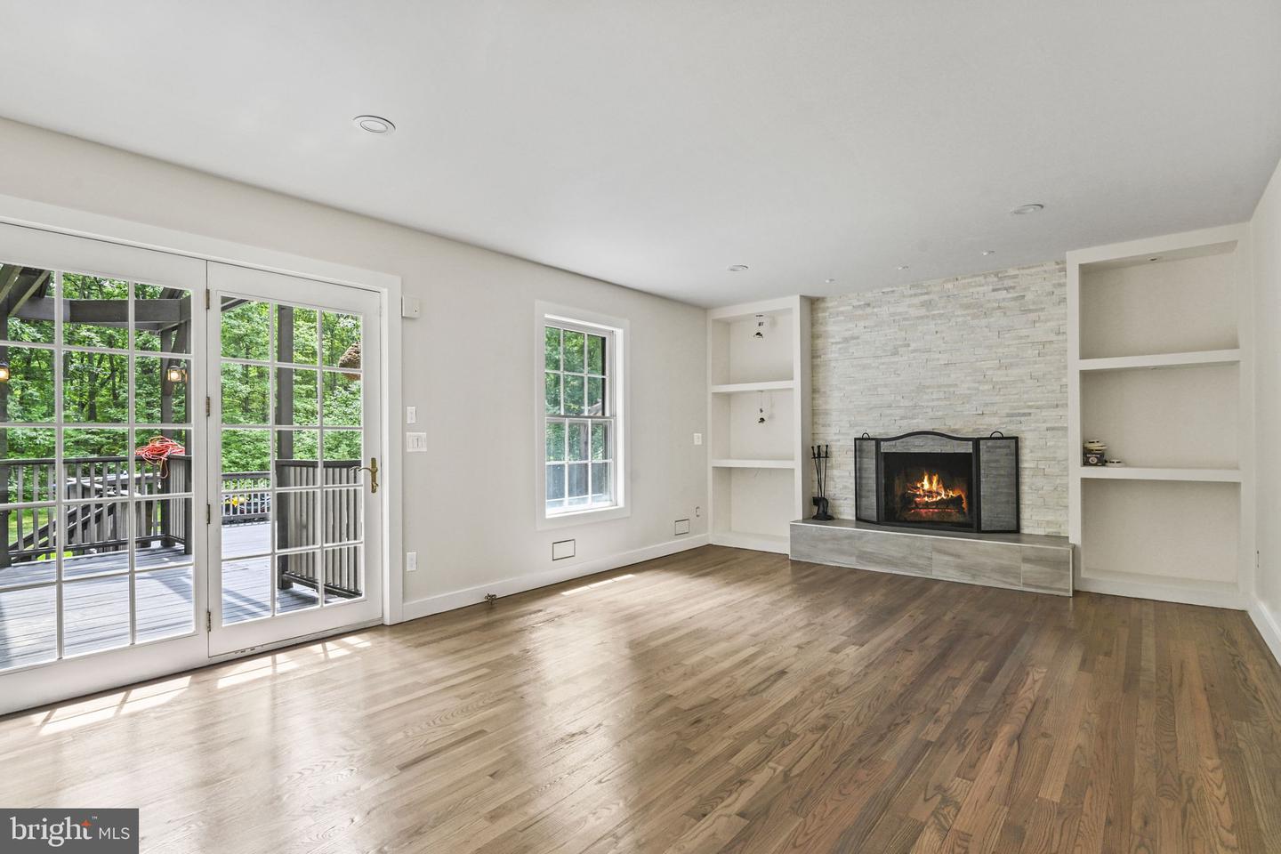 16 Pine Property Photo 18