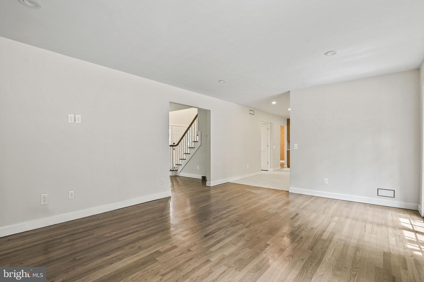 16 Pine Property Photo 19