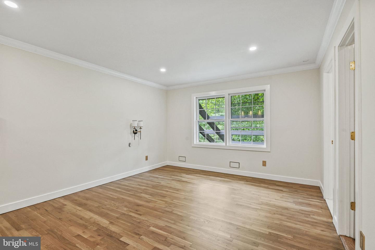 16 Pine Property Photo 21