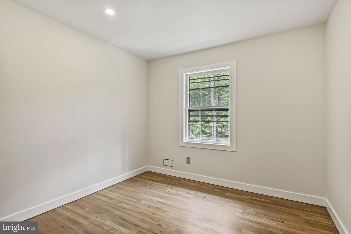 16 Pine Property Photo 33