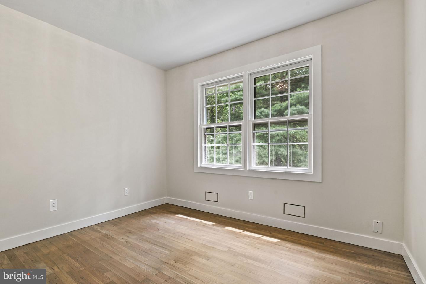 16 Pine Property Photo 43