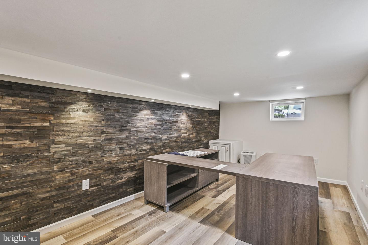 16 Pine Property Photo 46