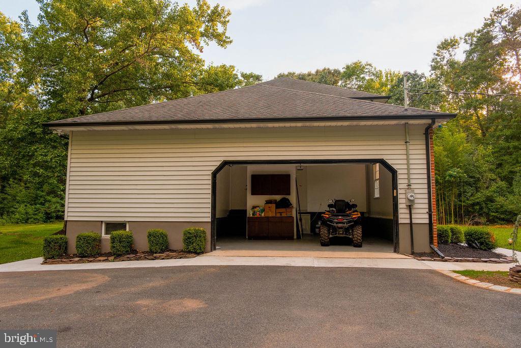 16 Pine Property Photo 52
