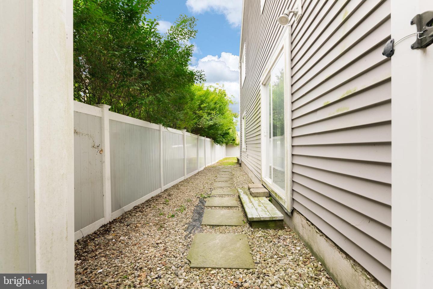 593 Patten Ave Property Photo 17