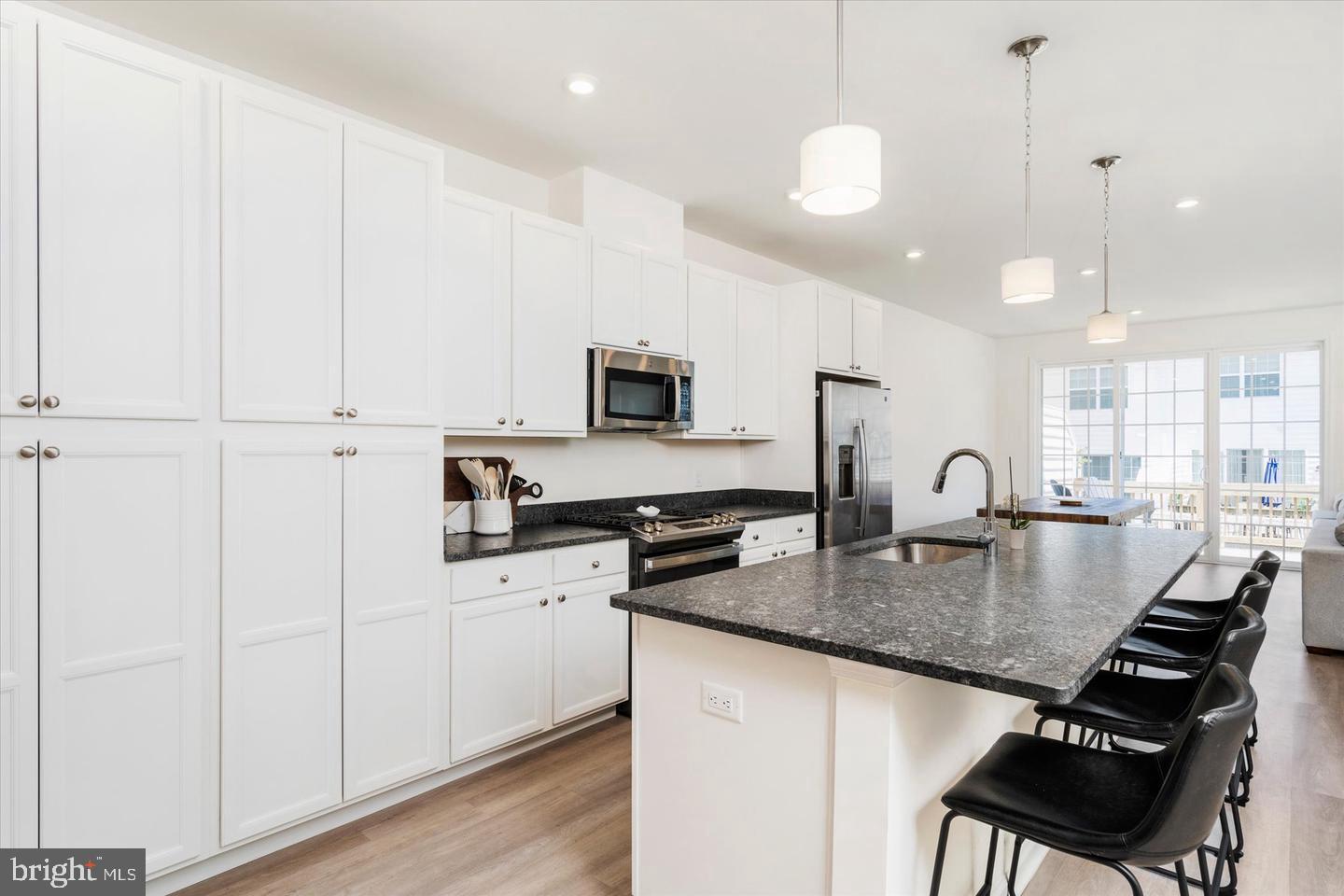 3327 Poplar Pl Property Photo 4