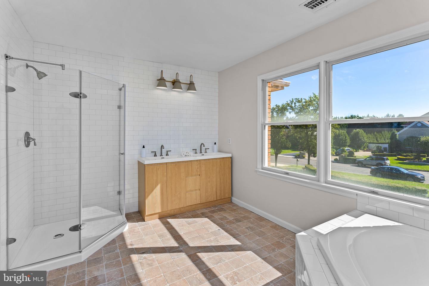 150 Lions Property Photo 32