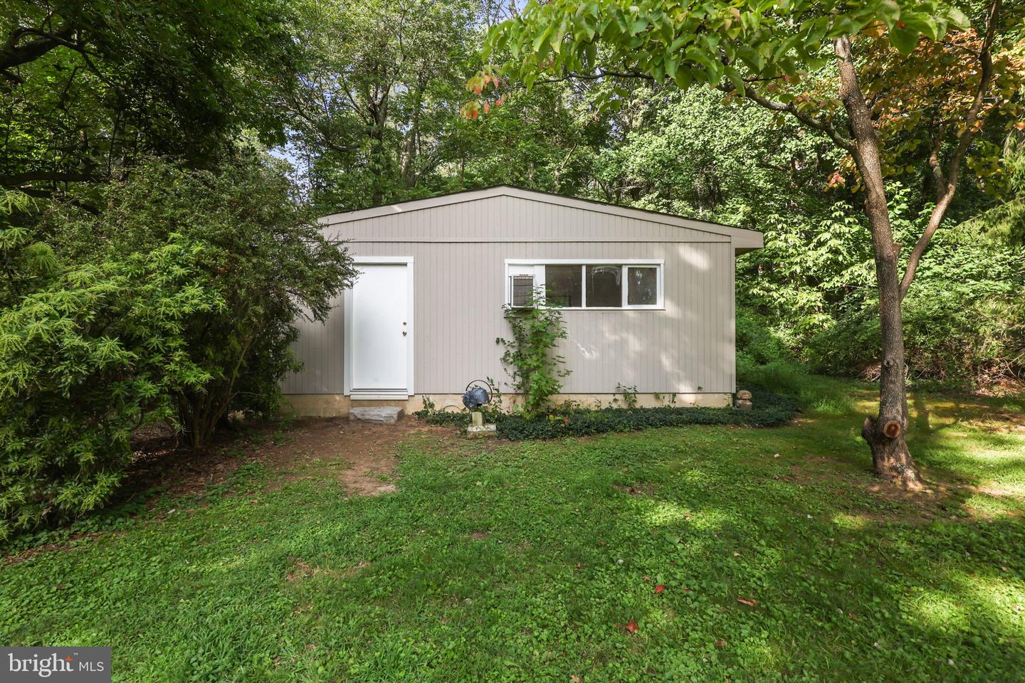 20 Farm Ln Property Photo 19