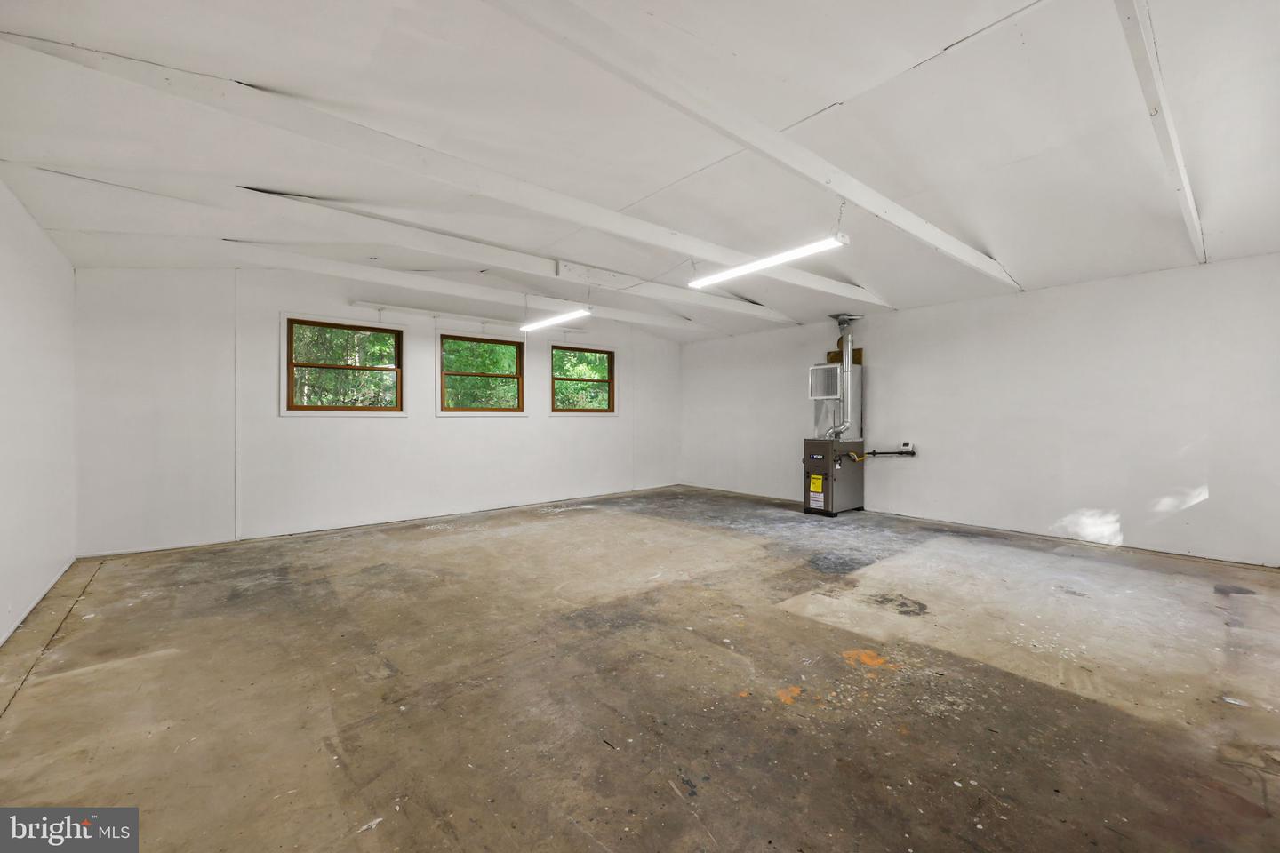 20 Farm Ln Property Photo 21