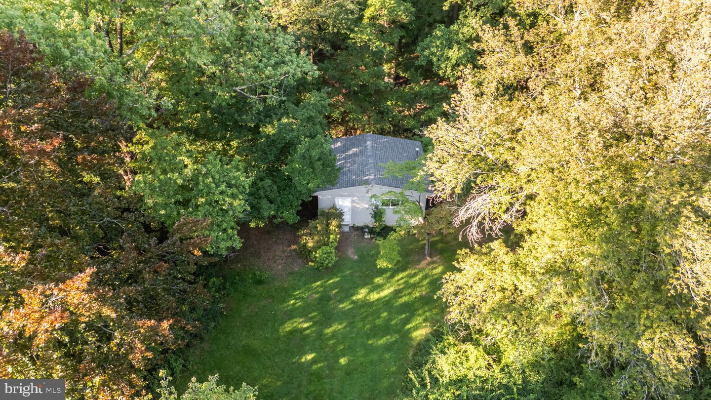 20 Farm Ln Property Photo 23