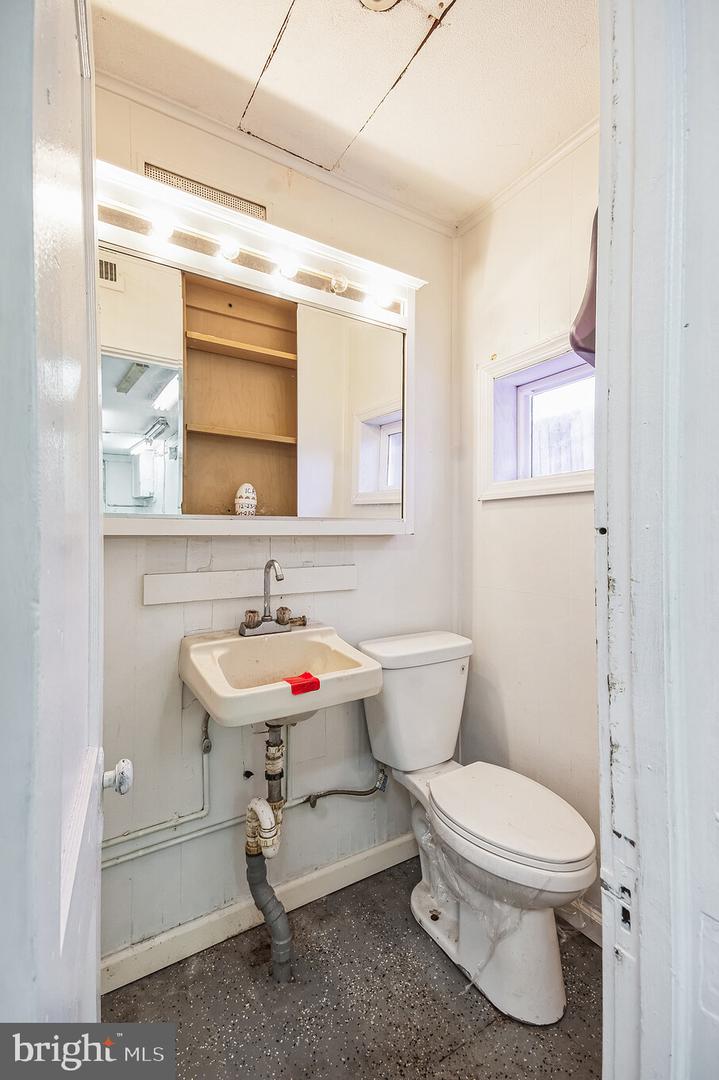 6 Spring St Property Photo 8