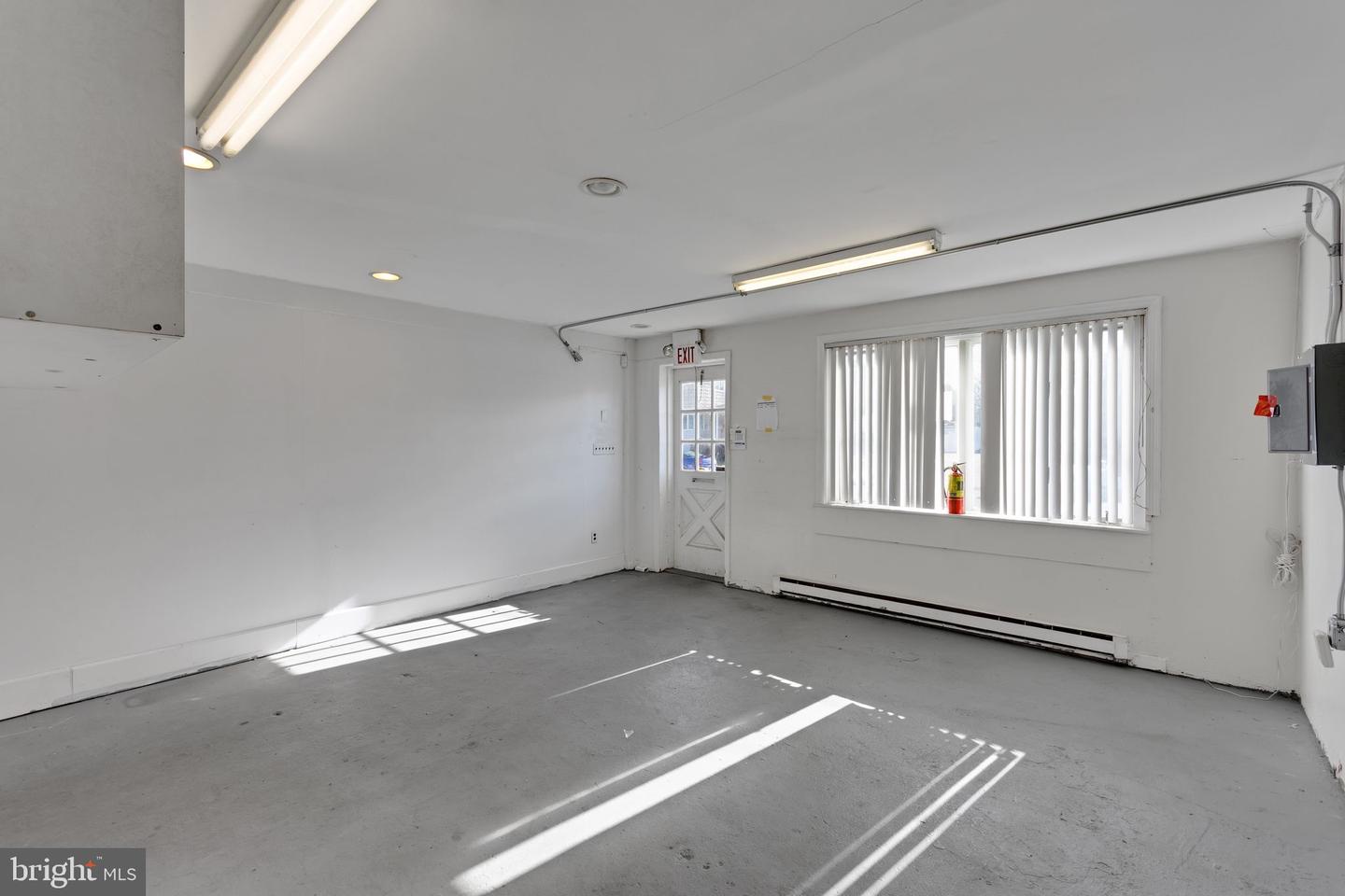 6 Spring St Property Photo 27