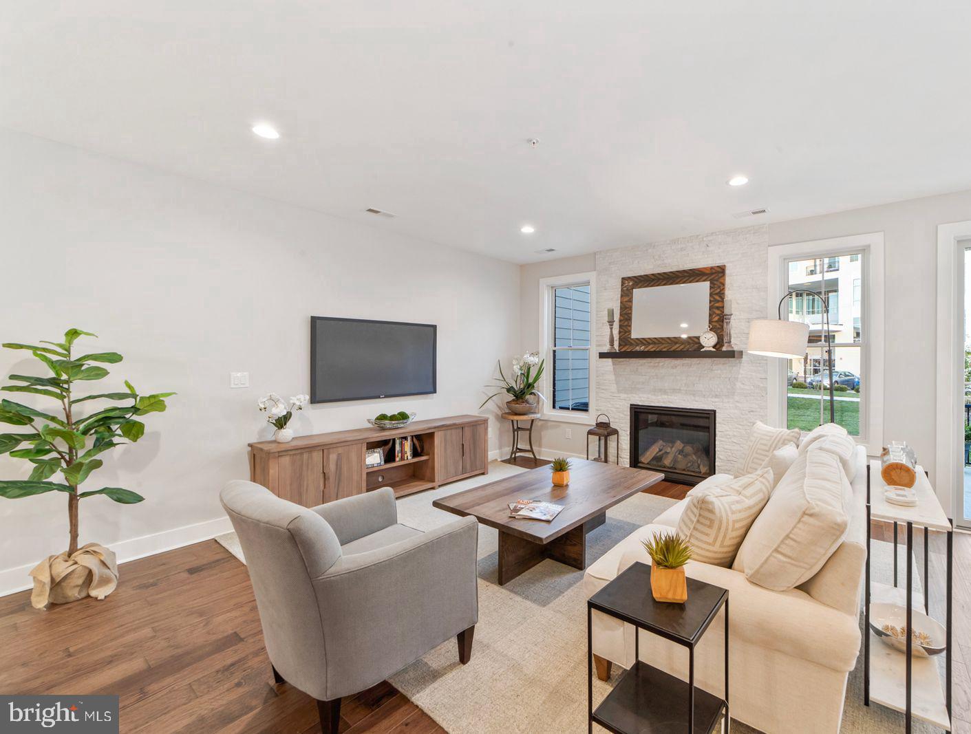 63 Riverwalk Property Photo 10