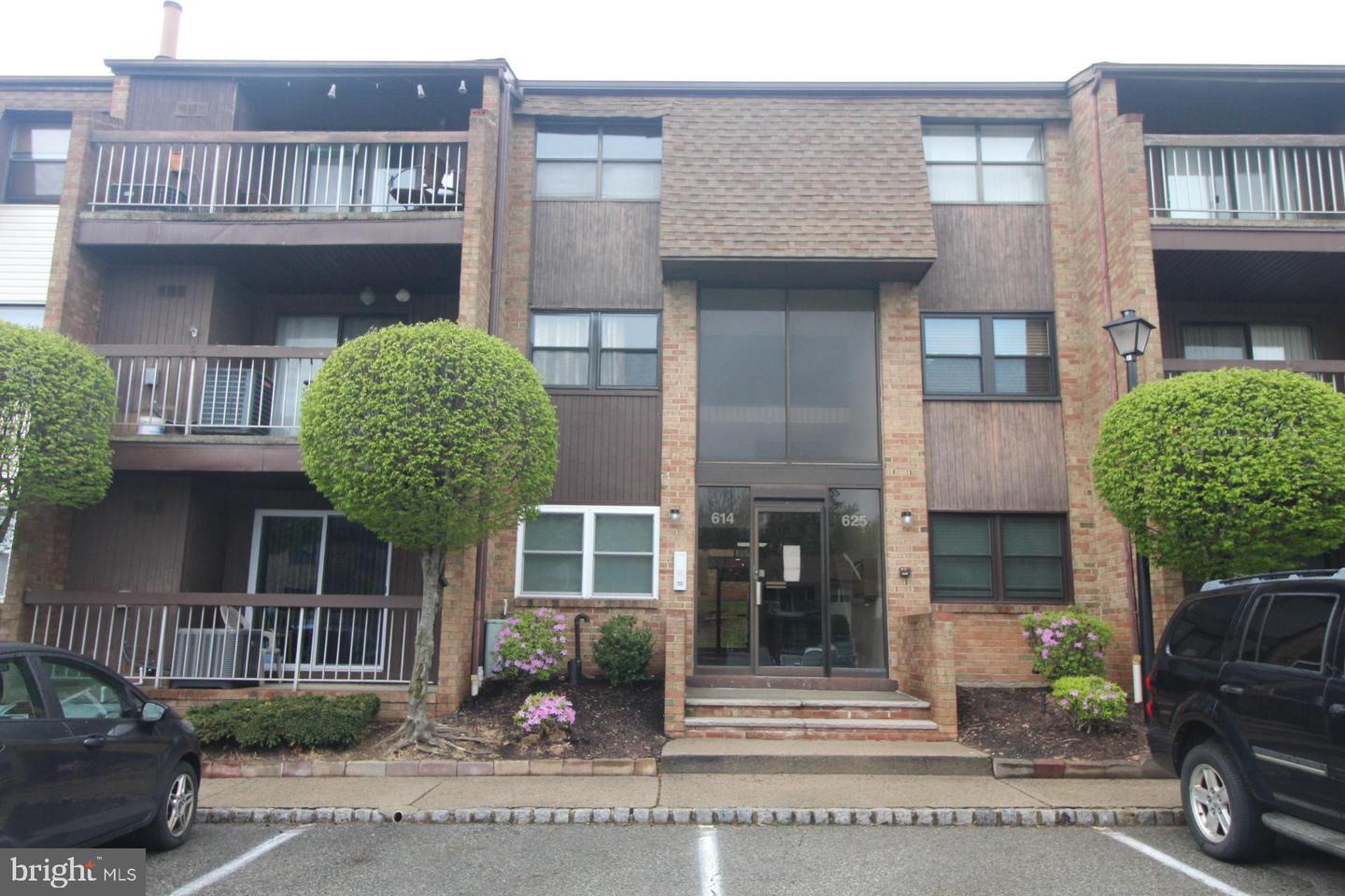 615 Sharon Garden Ct Property Photo 1