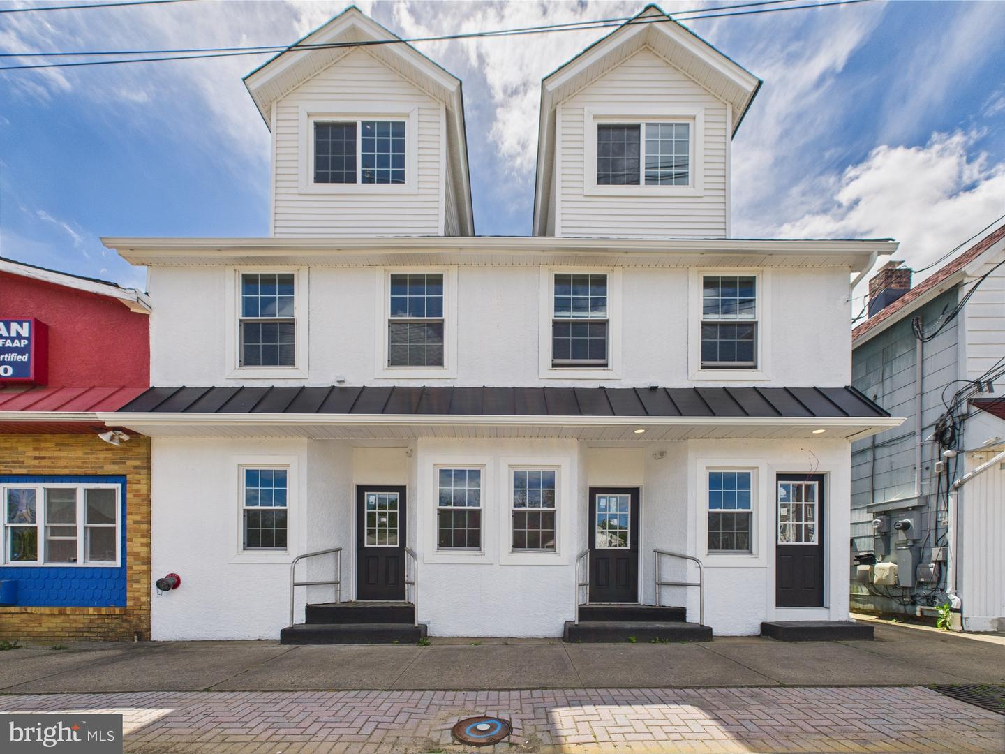 10 W RAILROAD AVE