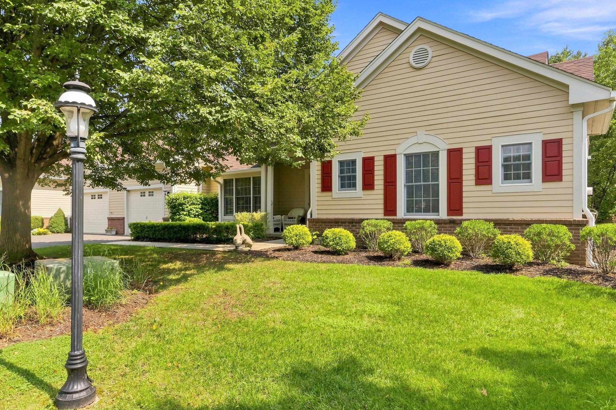 47 Hedge Row Rd Property Photo 1