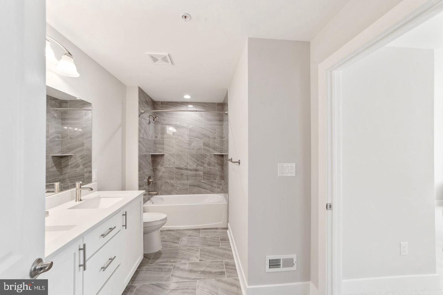 64 Riverwalk Property Photo 24
