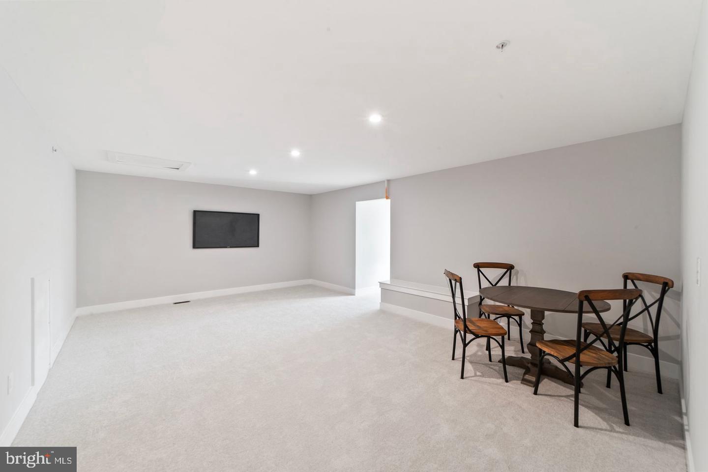64 Riverwalk Property Photo 28
