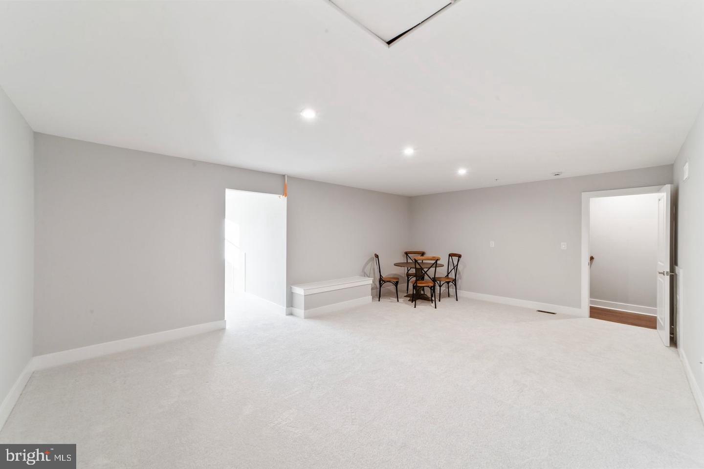 64 Riverwalk Property Photo 29