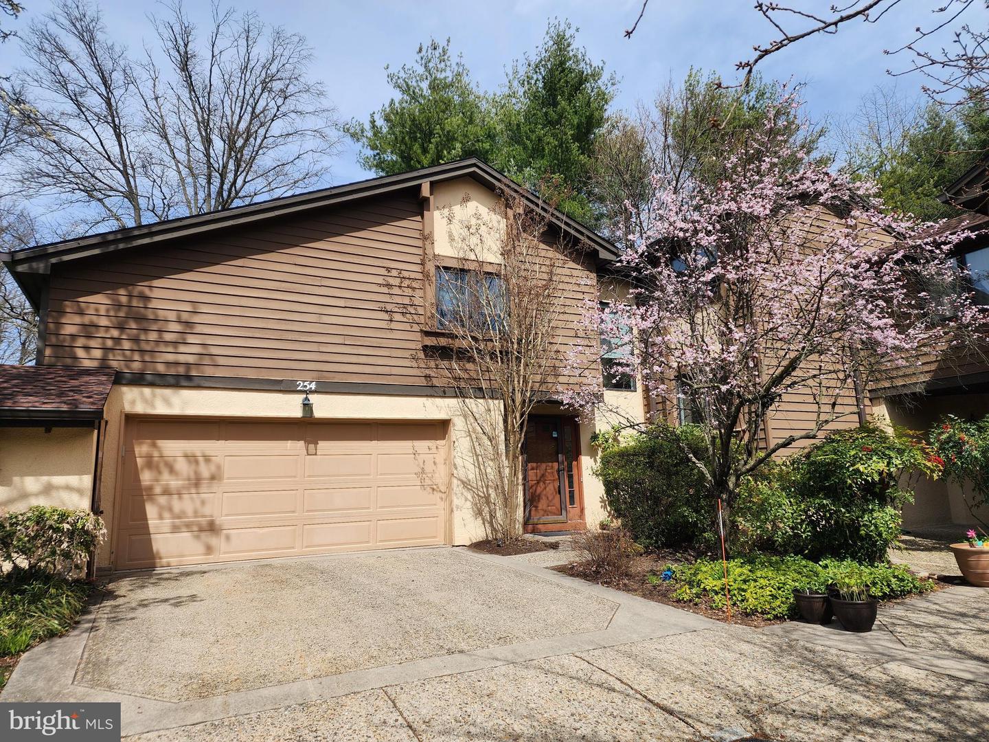 254 SAYRE DRIVE Property Photo 1