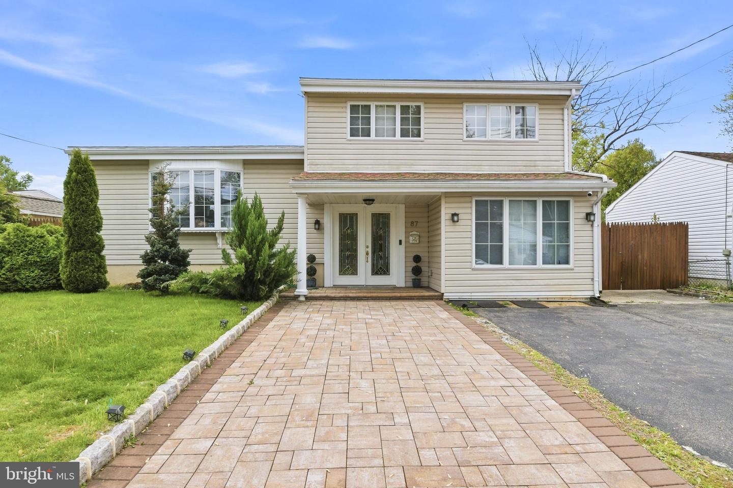 87 WOODVIEW DR