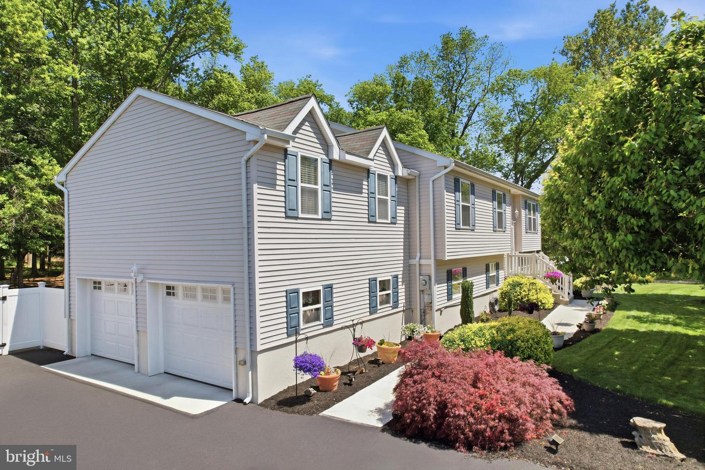 185 Fresh Ponds Road Property Photo 1