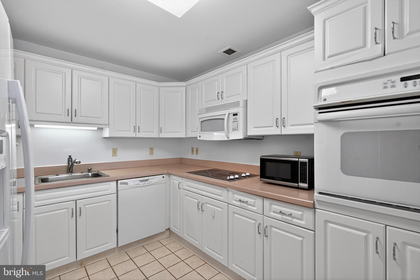 2206 Windrow Drive Property Photo 10