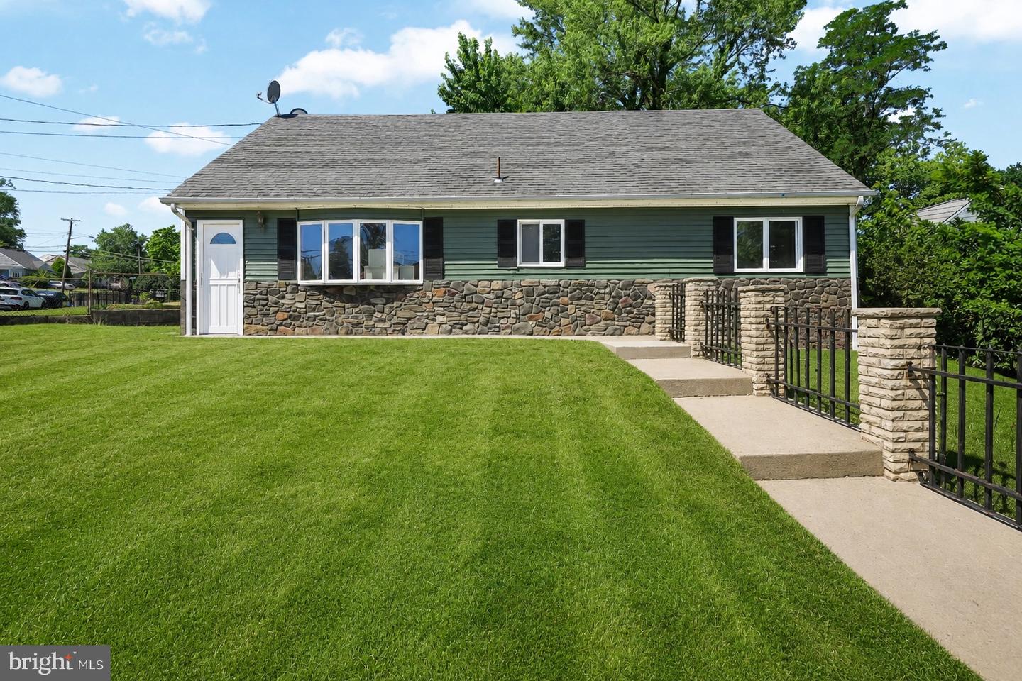 2 Kendall Drive Property Photo 1