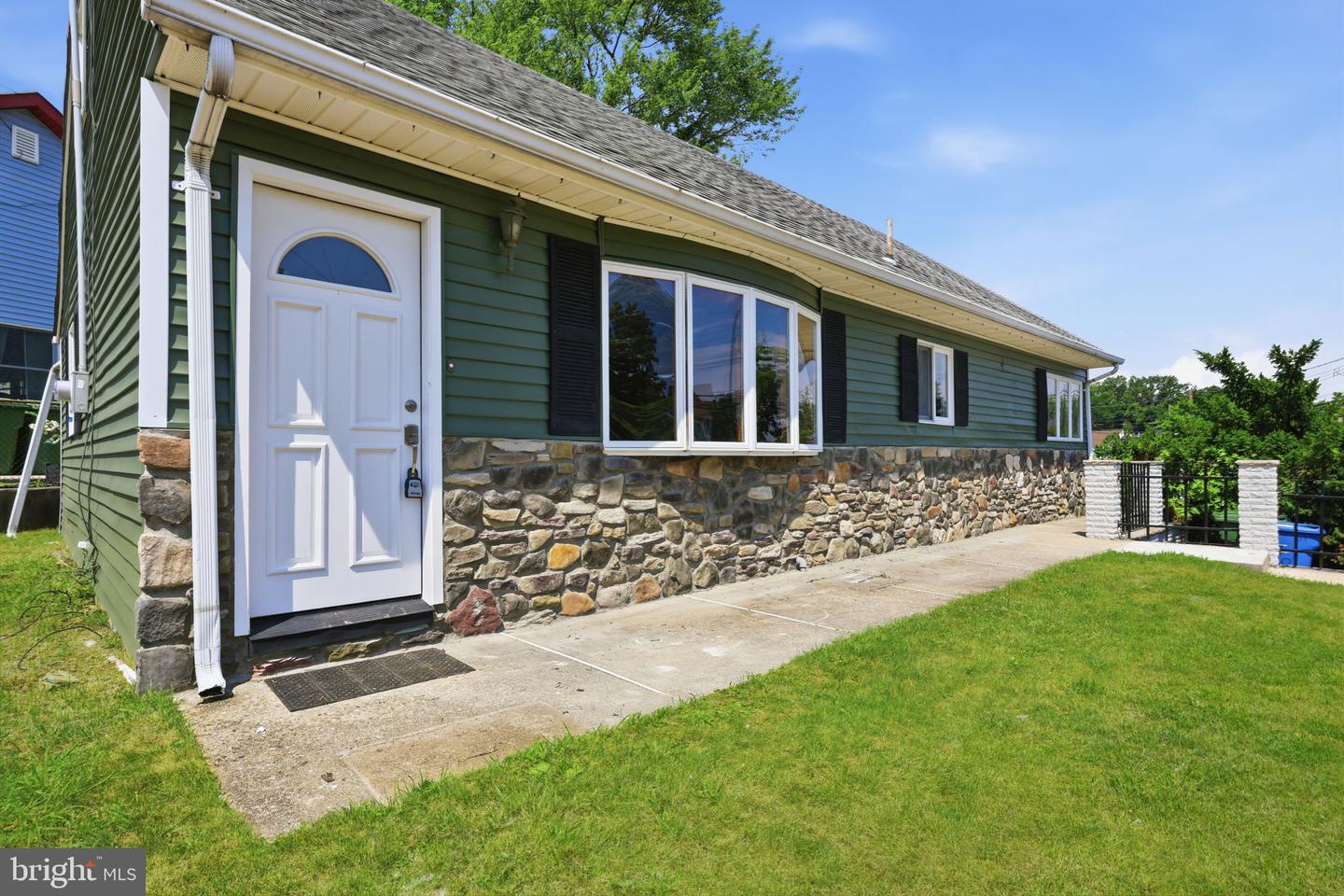 2 Kendall Drive Property Photo 3