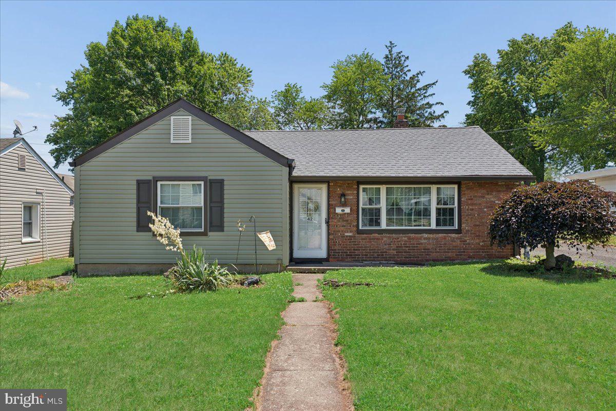 42 Walnut St Property Photo 1