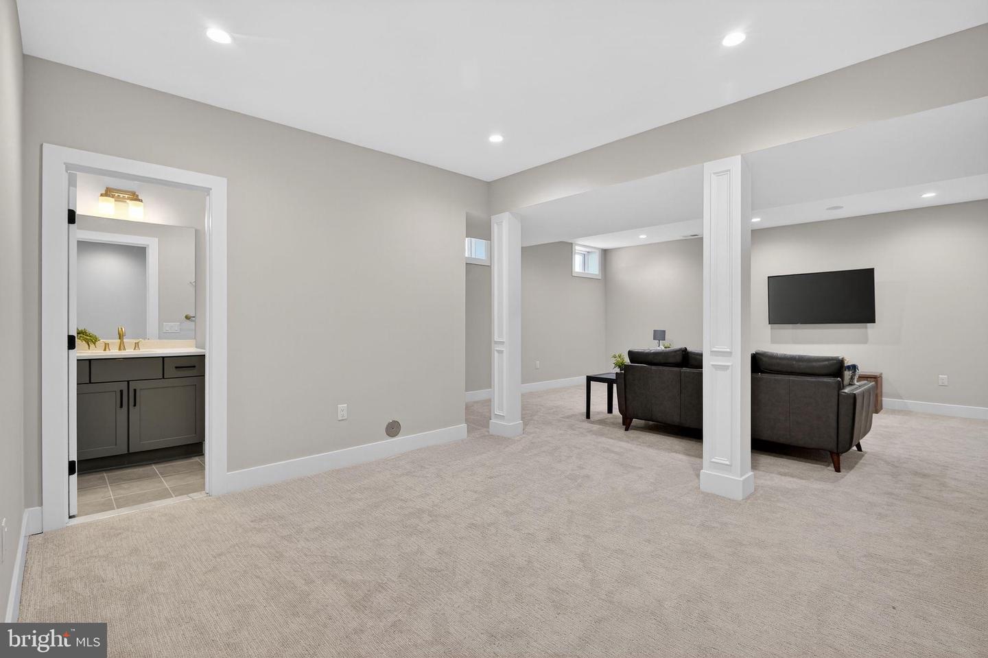 8 Arthur Ln Property Photo 31