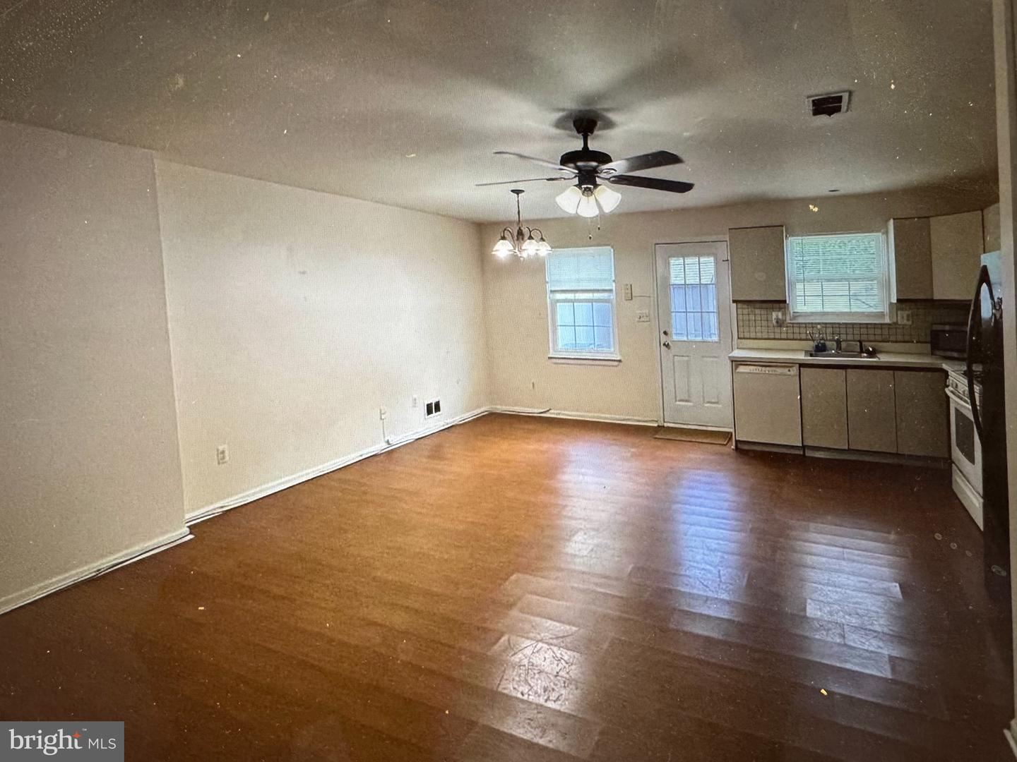 211 Gambocz Ct Property Photo 3