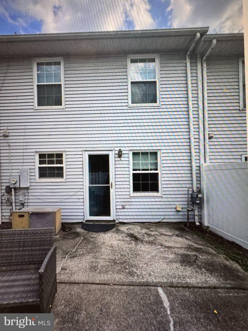211 Gambocz Ct Property Photo 4