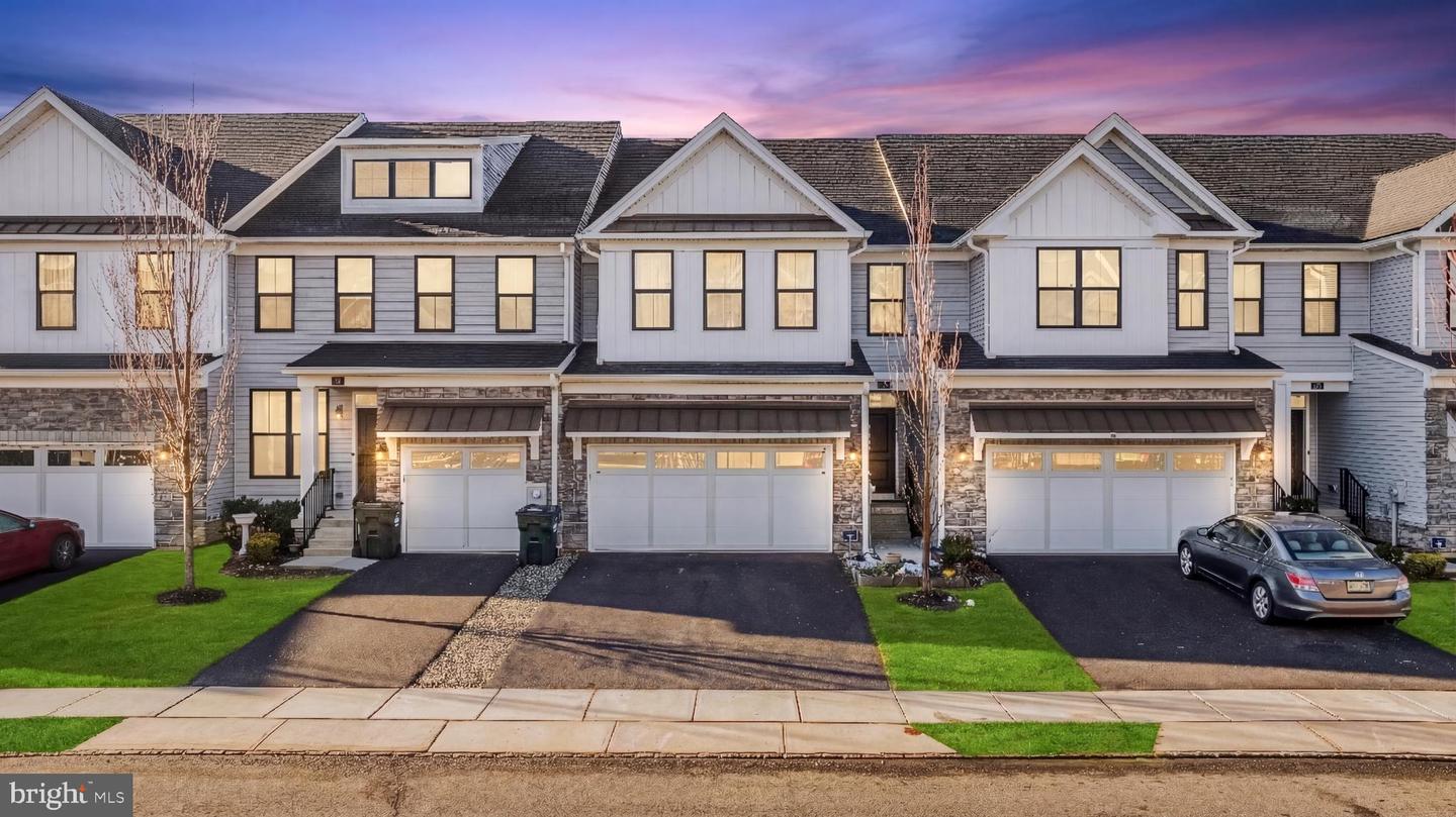 23 CLOVER LN