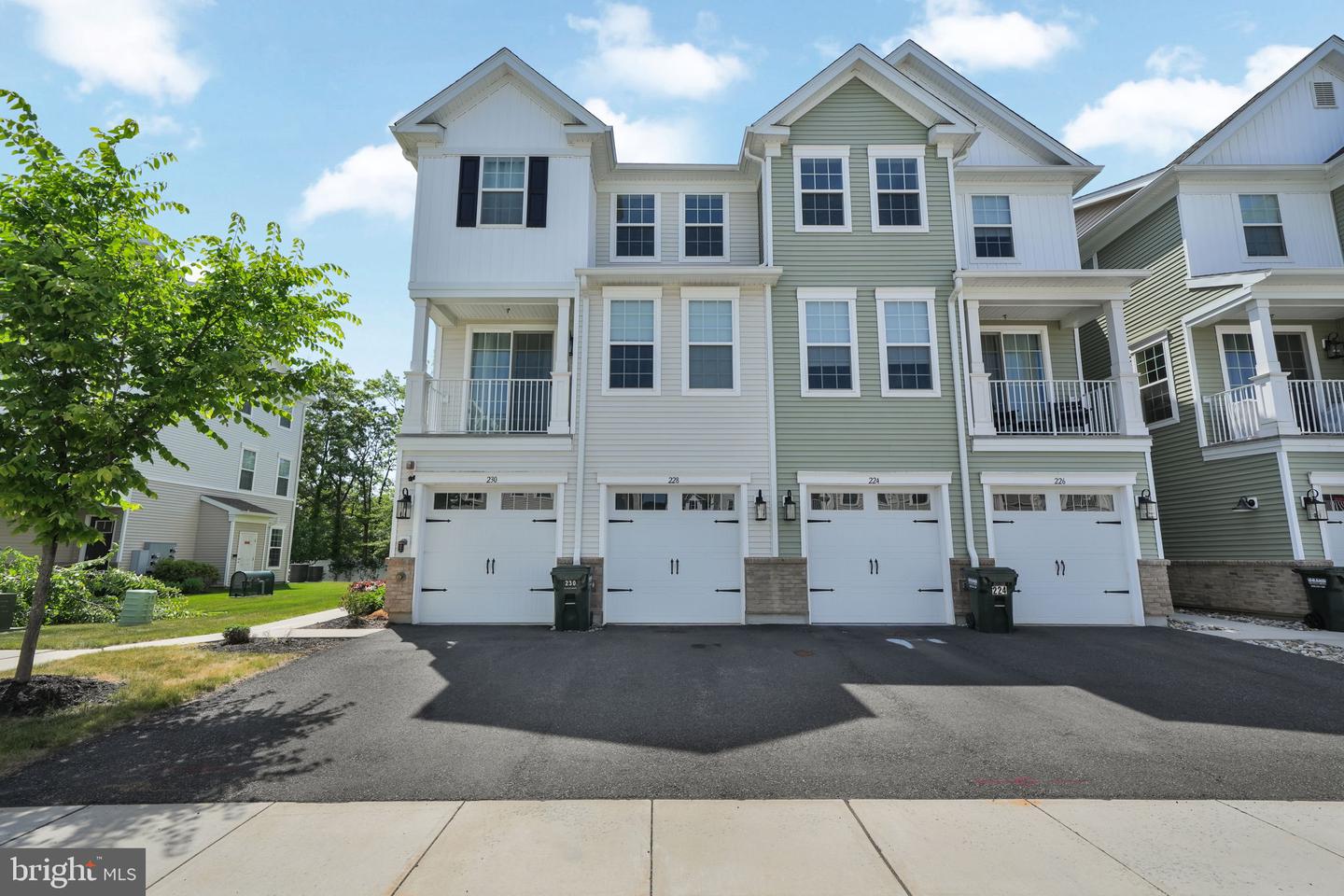 228 PARK LN