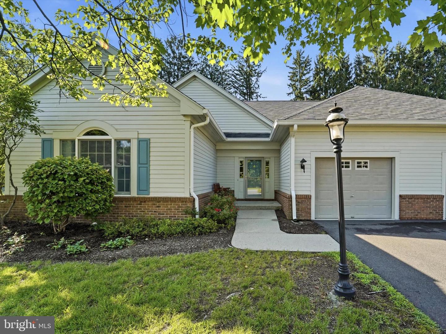4 EMPRESS CT