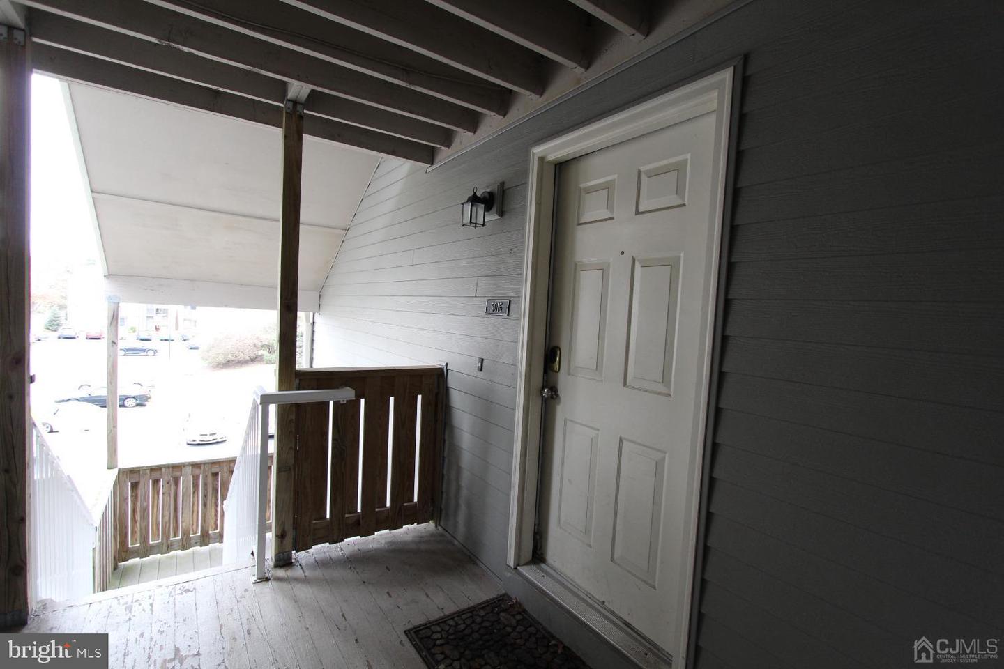 5015 Ravens Crest Dr Property Photo 3