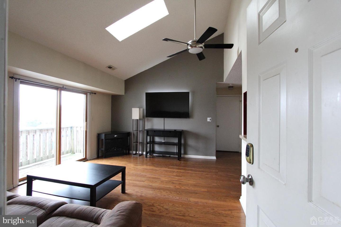 5015 Ravens Crest Dr Property Photo 4