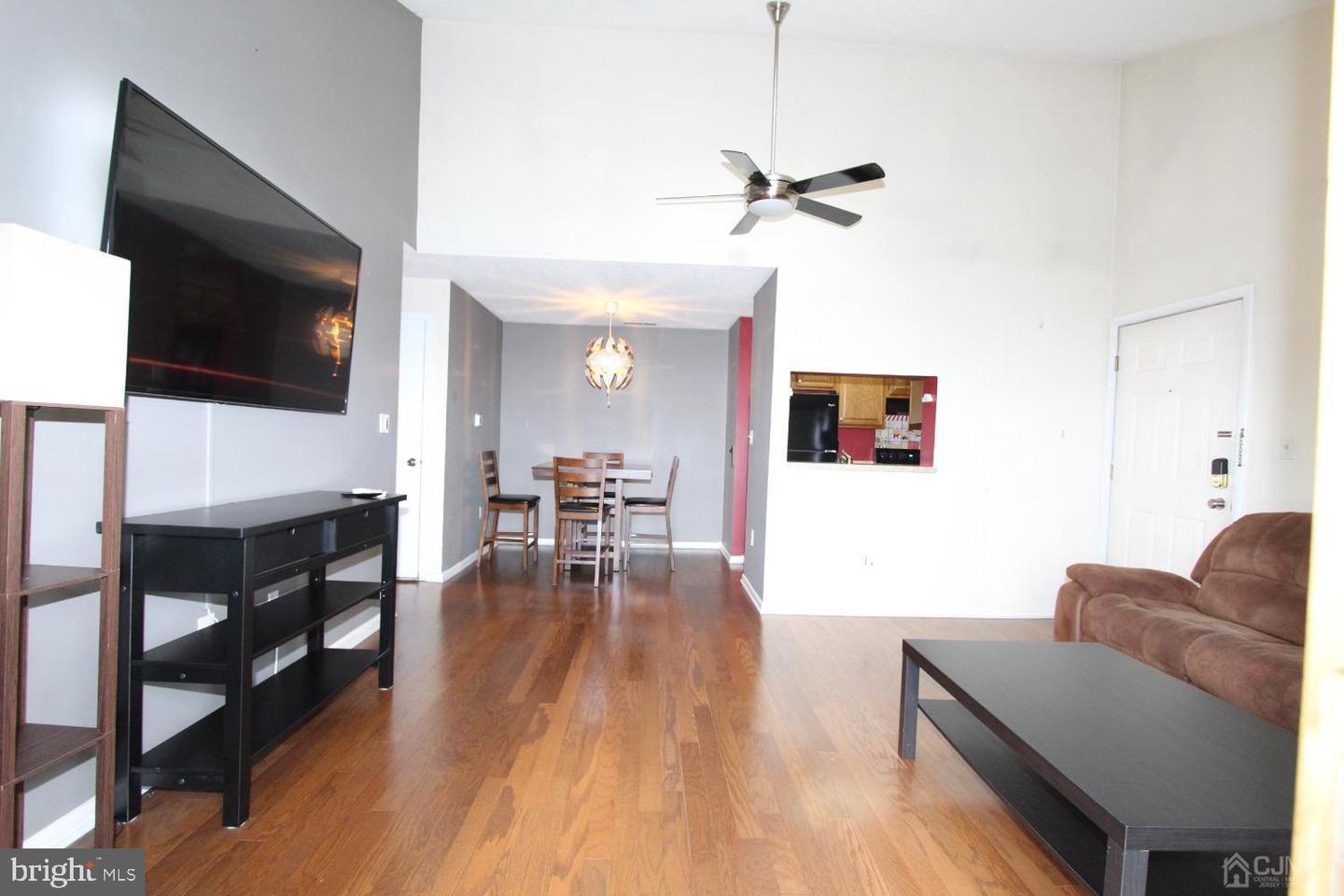 5015 Ravens Crest Dr Property Photo 9