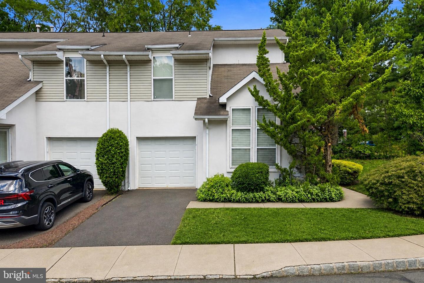 24 Parkside Dr Property Photo 2
