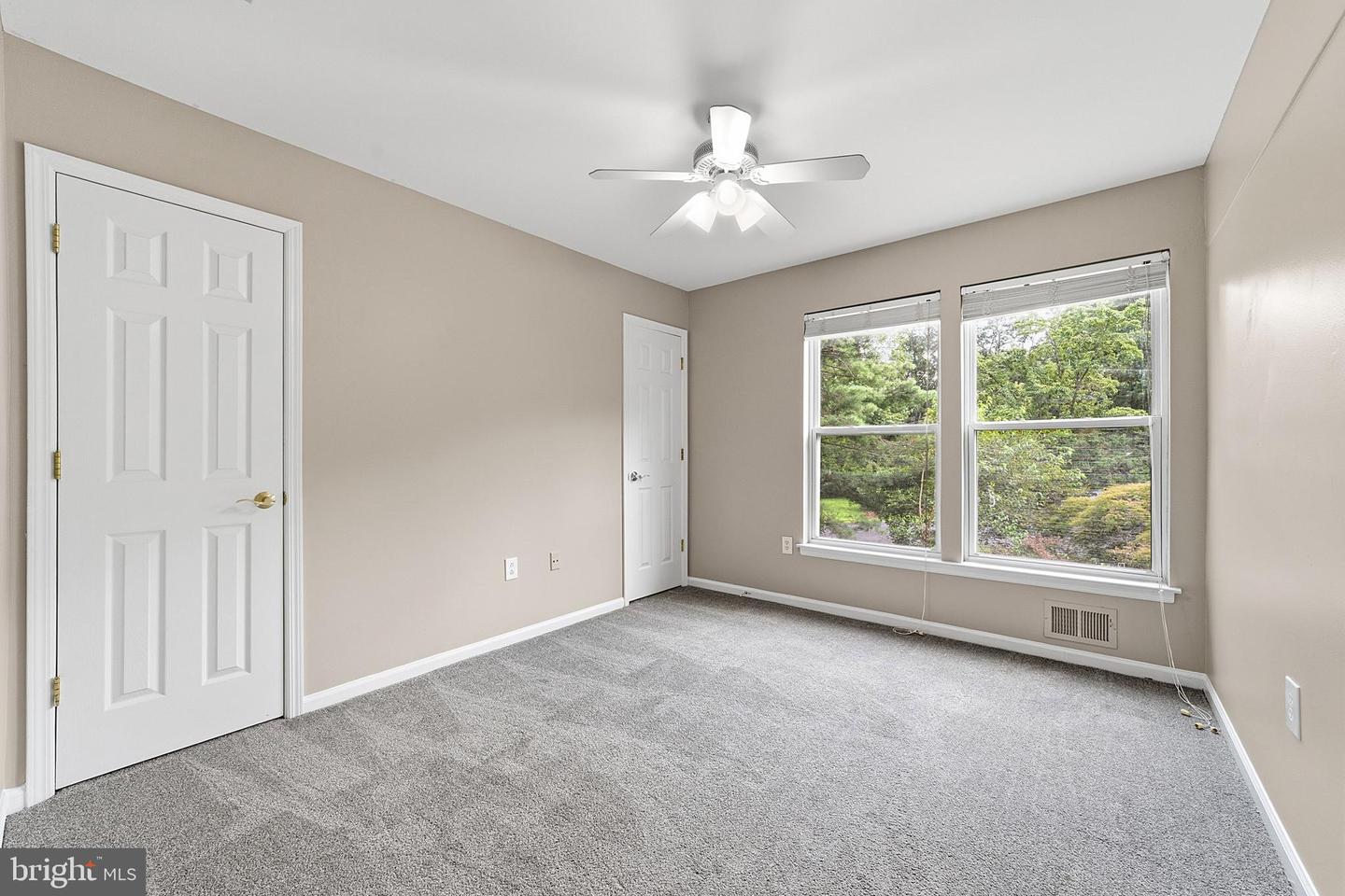 24 Parkside Dr Property Photo 8