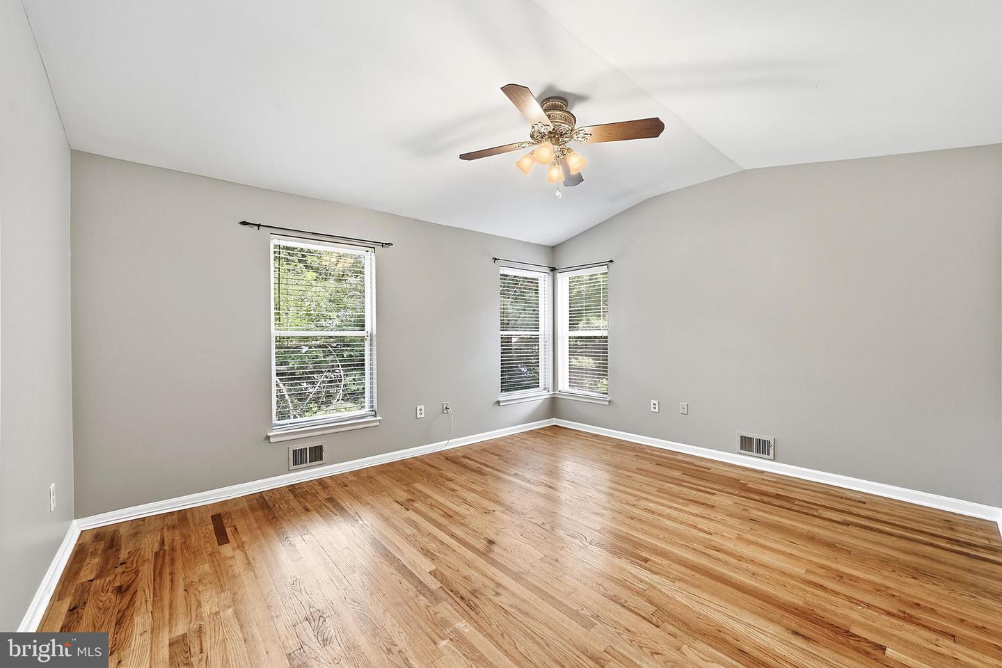 24 Parkside Dr Property Photo 14
