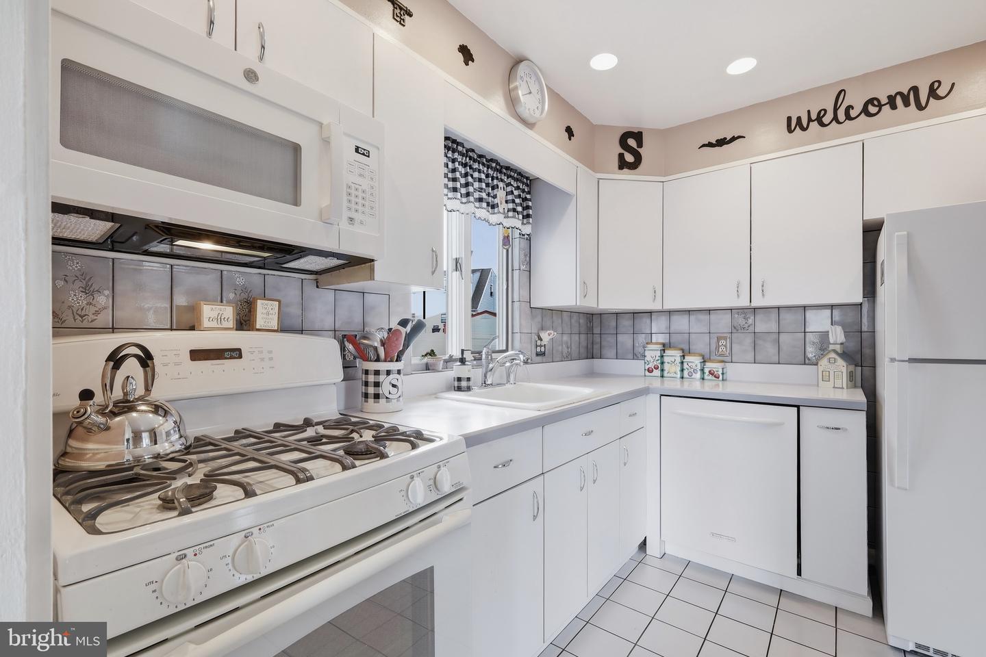 381 Carteret Property Photo 18