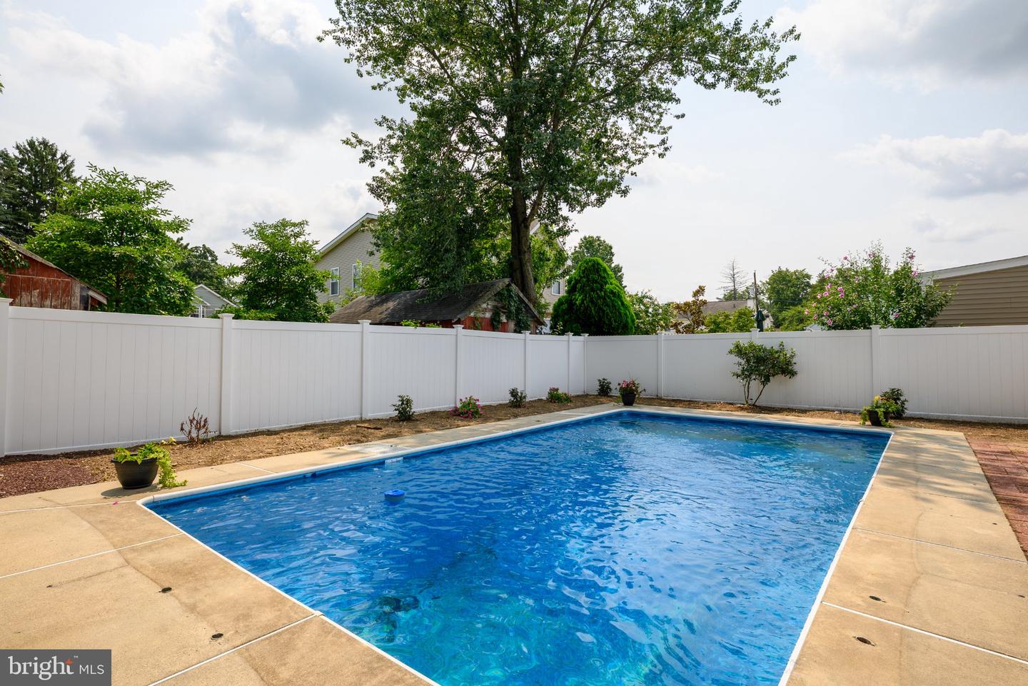 6 Avenue A Property Photo 23