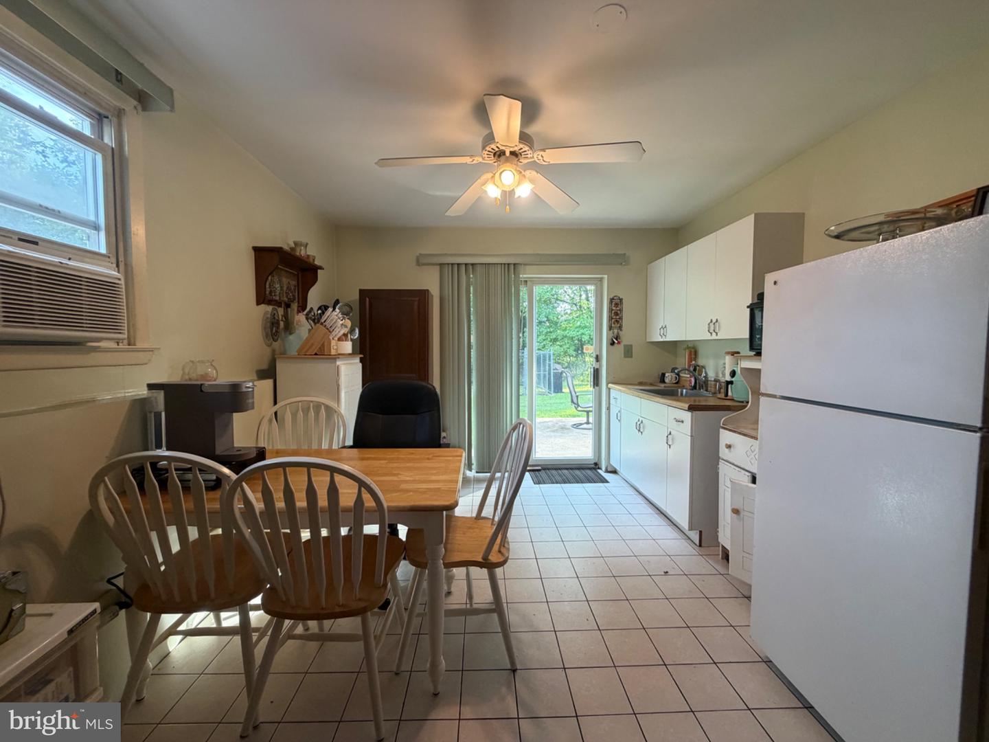 770 Adams Ln Property Photo 3