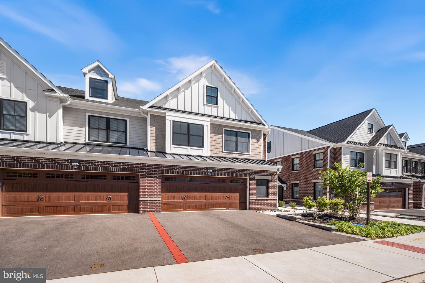 70 Riverwalk Property Photo 2