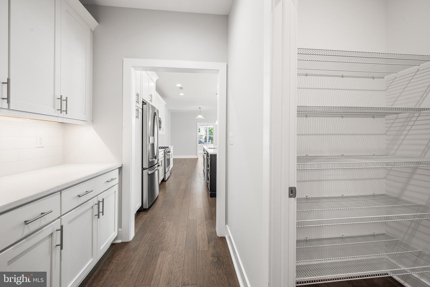 70 Riverwalk Property Photo 16